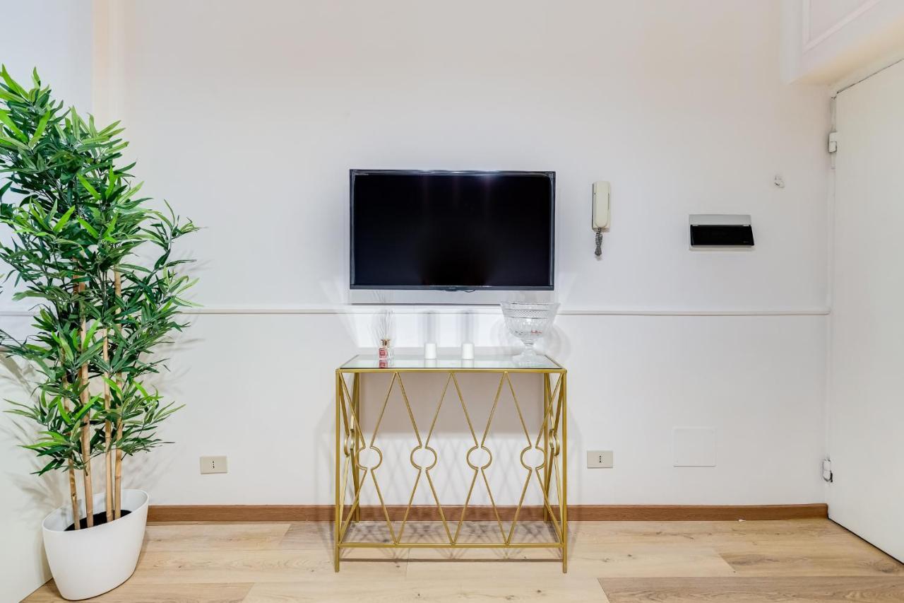 Via Del Corso Charme Apartment — Photos 3